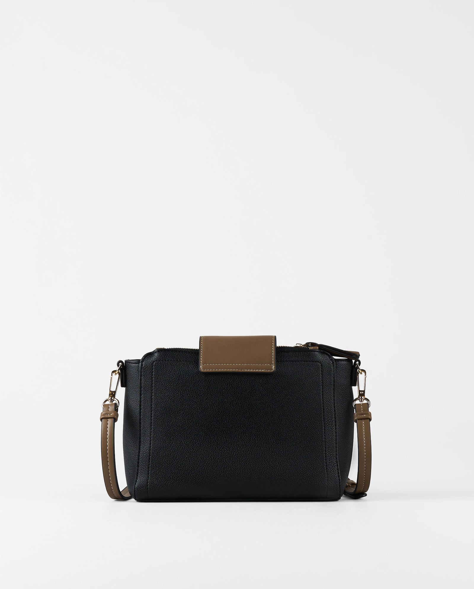 BANDOLERA FLAP NEGRA CON TEXTURA