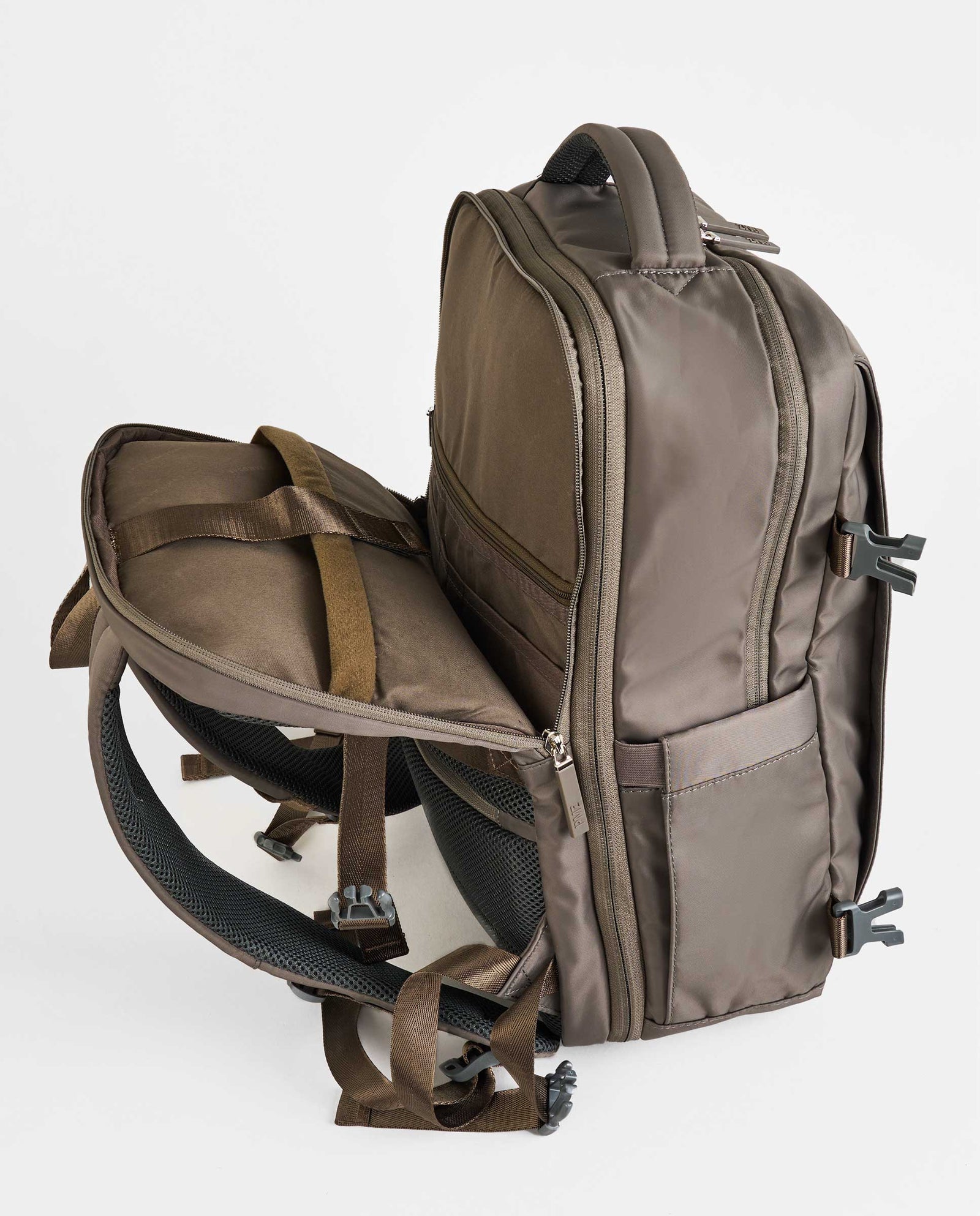 MOCHILA DE VIAJE NYLON PORTÁTIL 15''