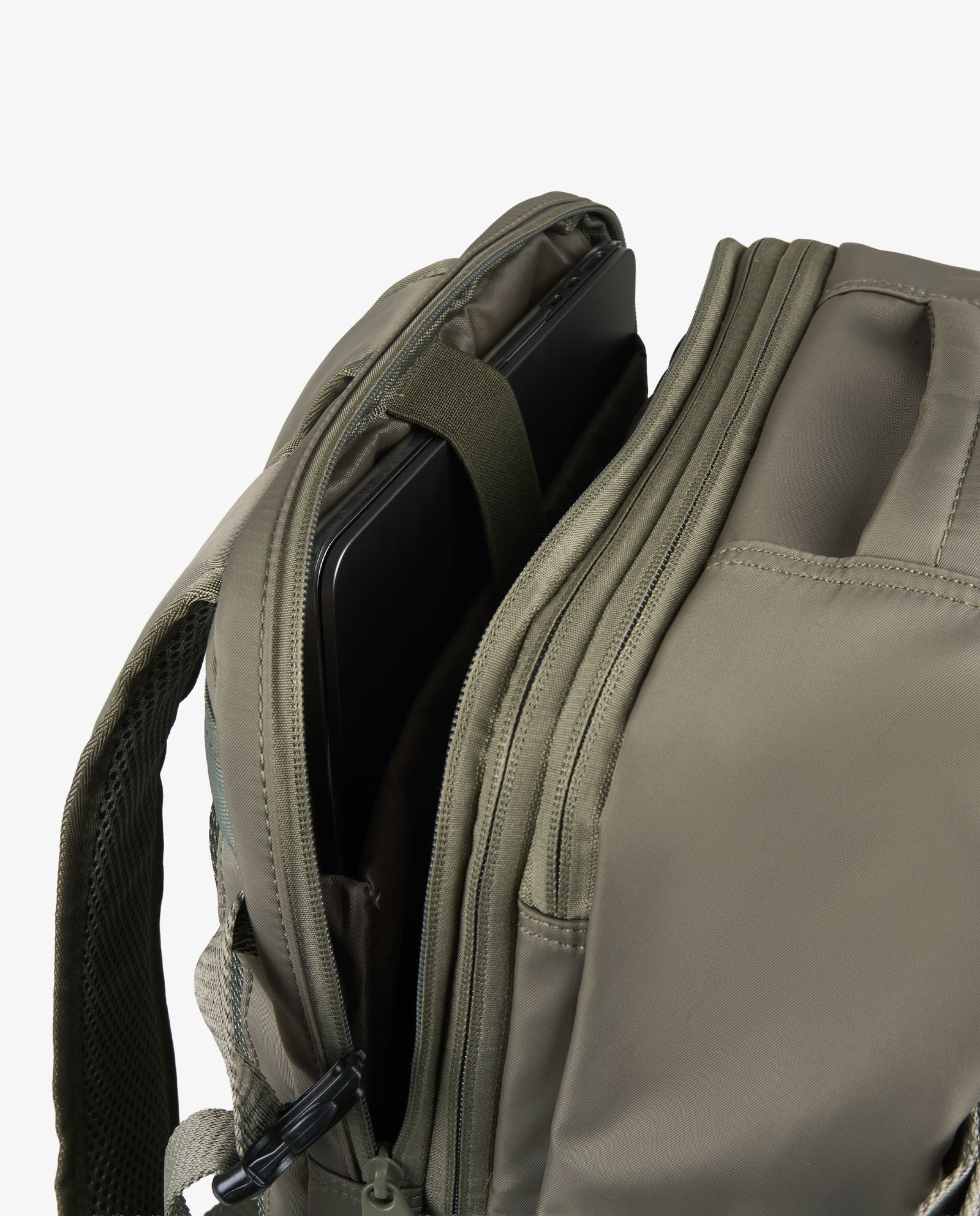 MOCHILA TRAVELLER BOLSILLOS VERDE