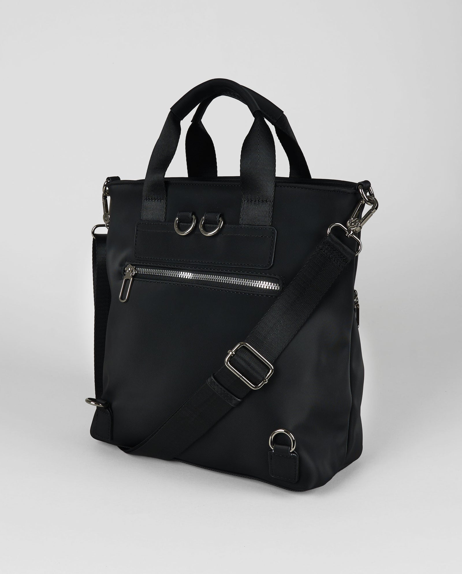 MOCHILA ENGOMADA NEGRA