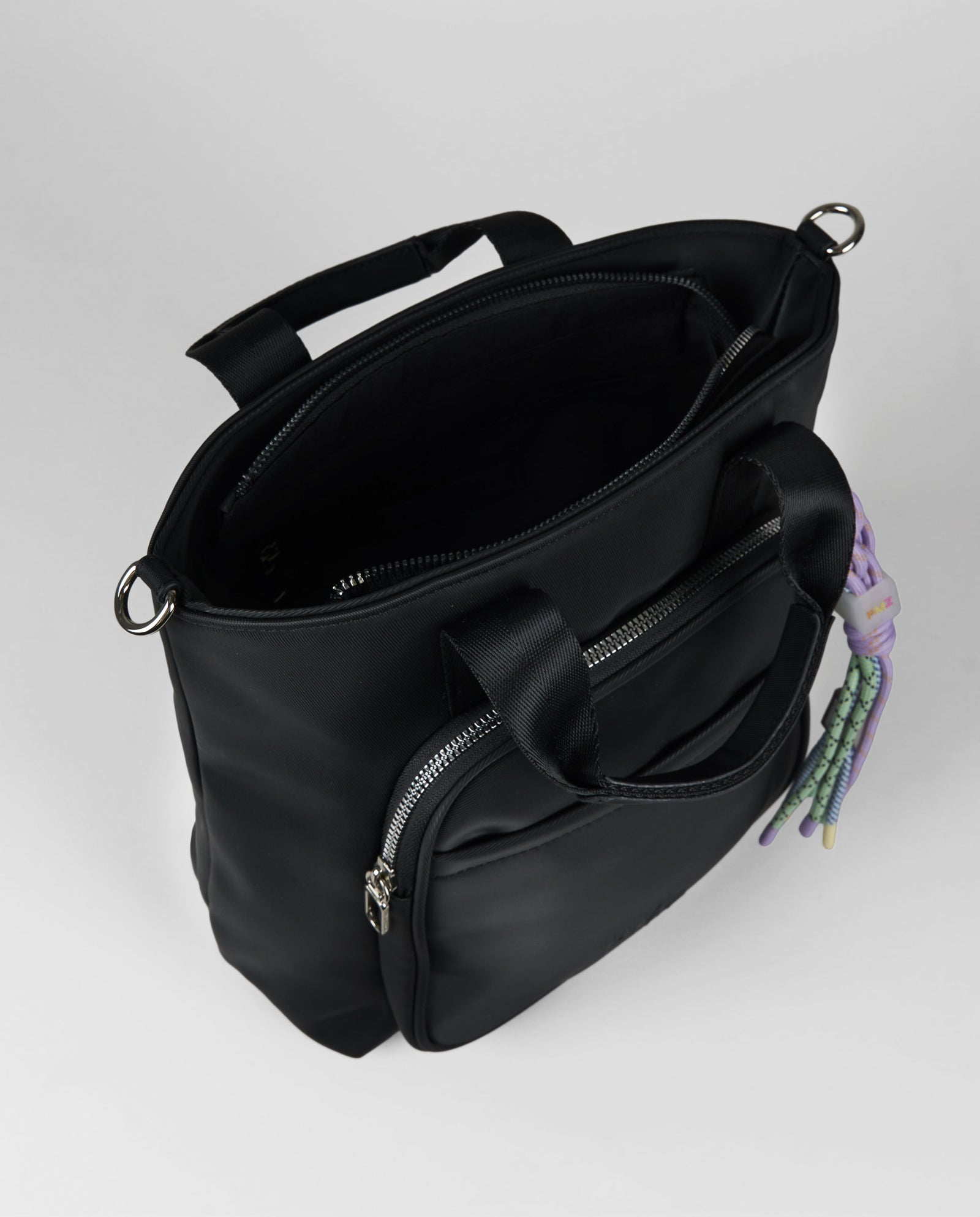 MOCHILA ENGOMADA NEGRA
