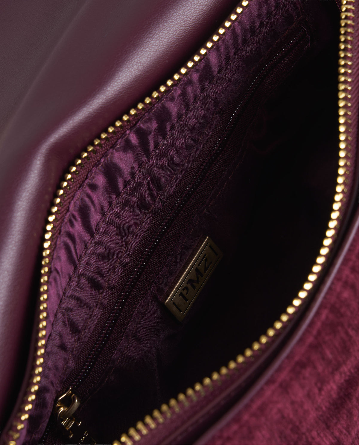 FLAP VELVET BURDEOS