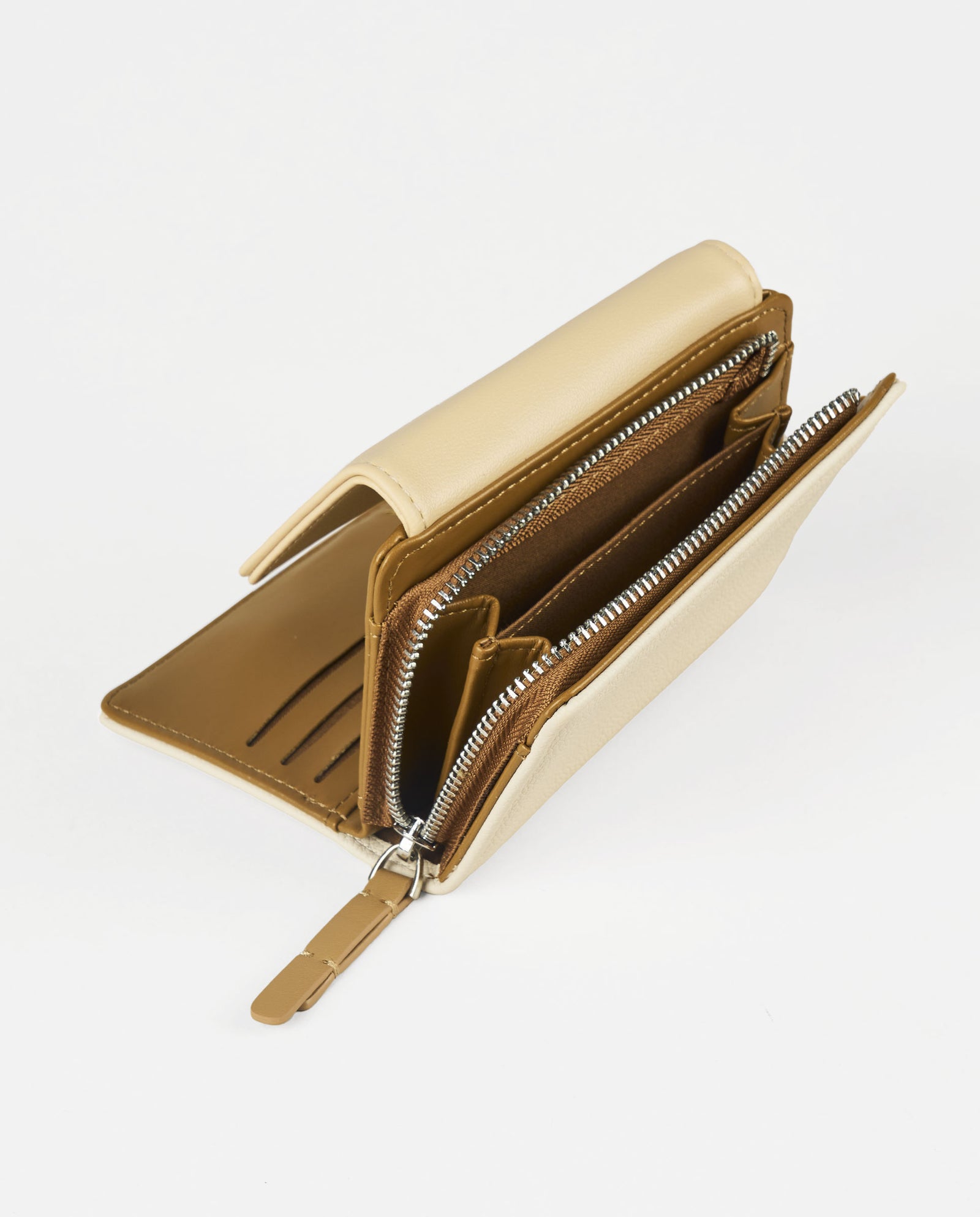 BILLETERA MULTI CAMEL MEDIANA