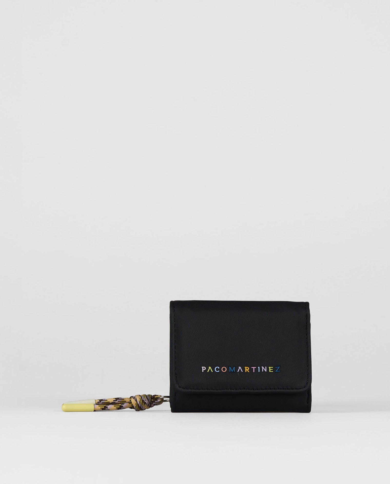 BILLETERA NEGRA LOGO COLORES