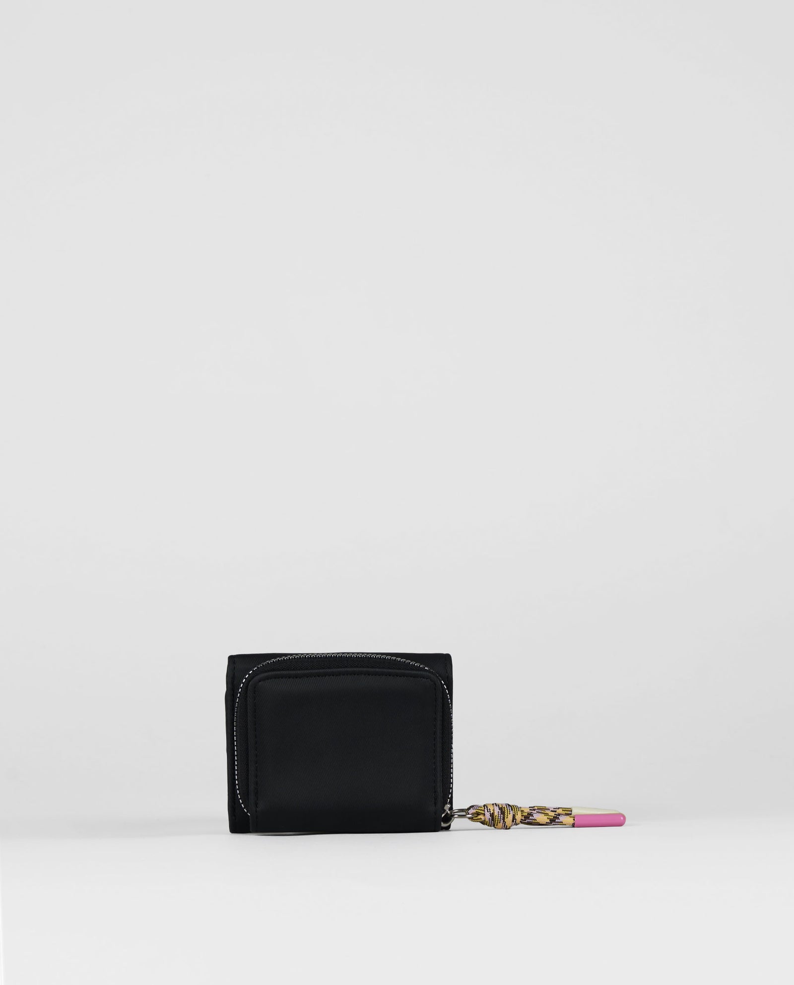 BILLETERA NEGRA LOGO COLORES