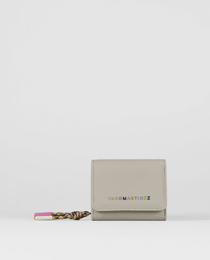 BILLETERA BEIGE LOGO COLORES