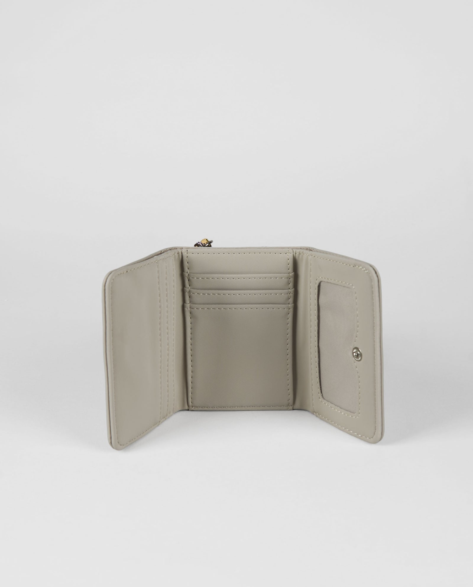 BILLETERA BEIGE LOGO COLORES