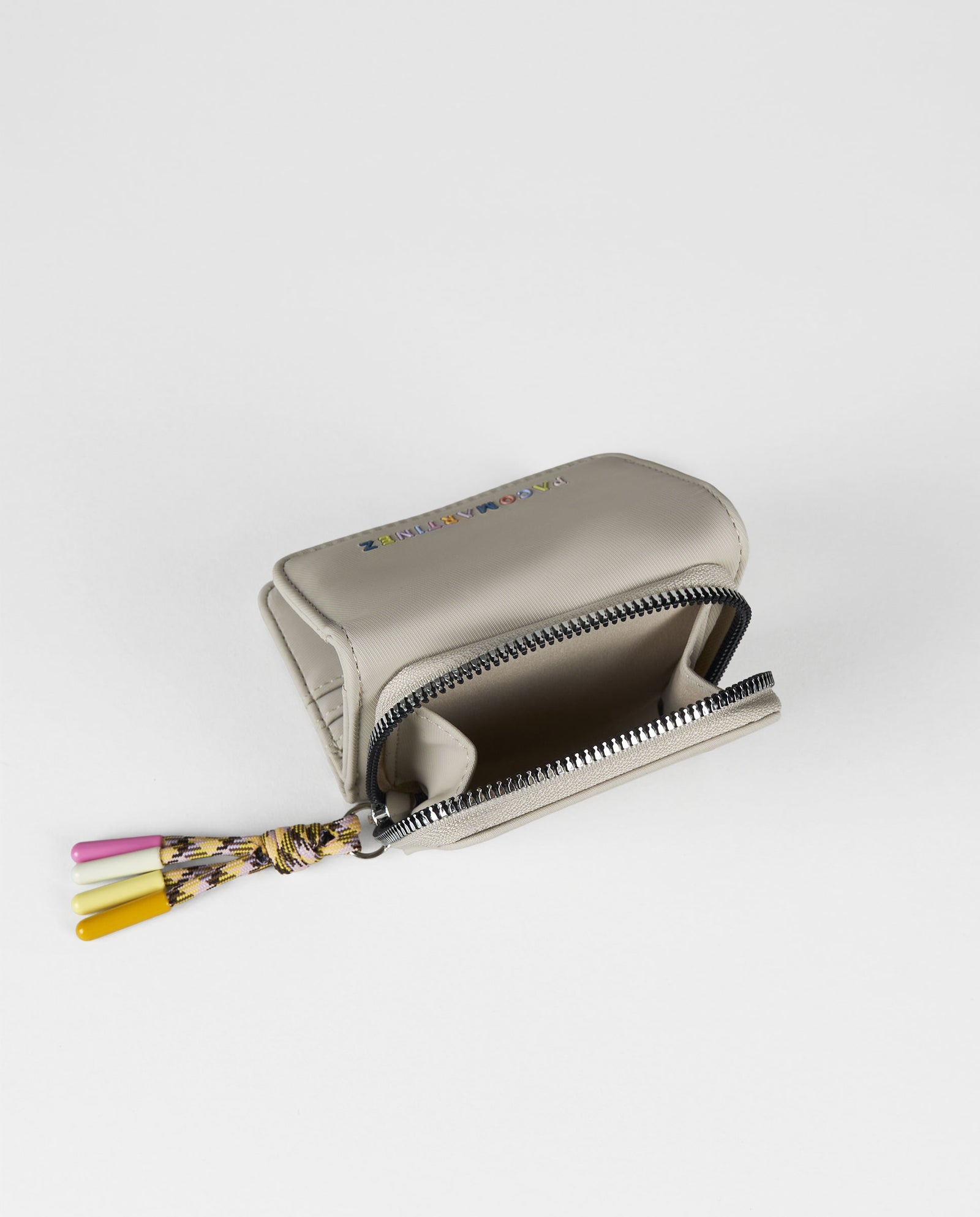BILLETERA BEIGE LOGO COLORES