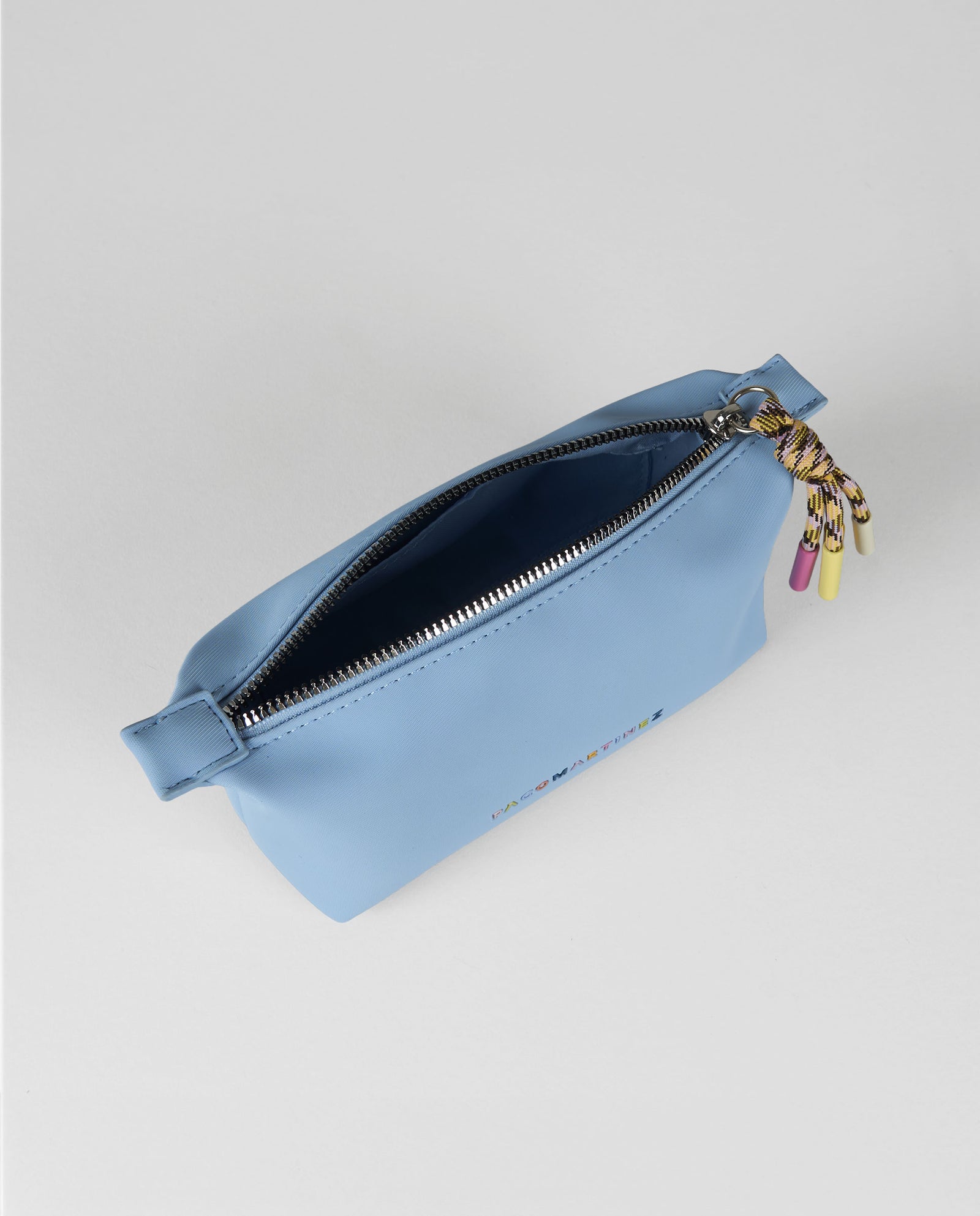ESTUCHE AZUL LOGO COLORES