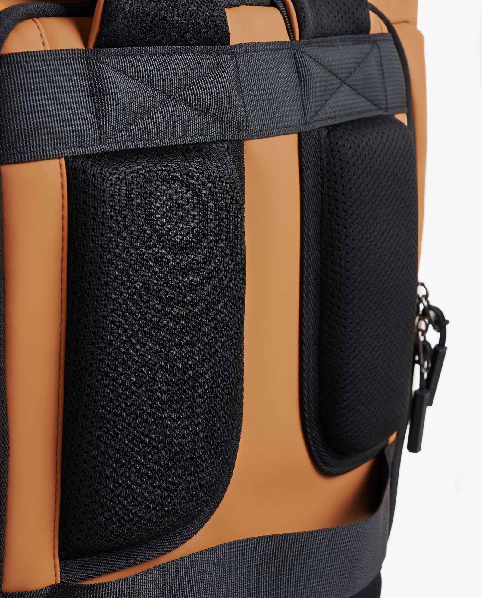 MOCHILA GOMA
