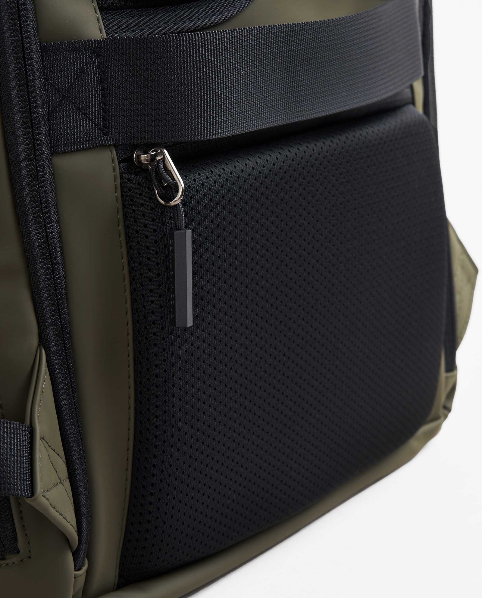 MOCHILA GOMA