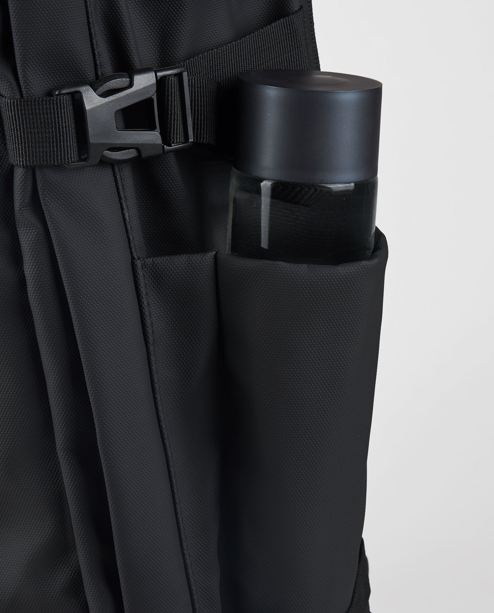 MOCHILA EXPANDIBLE NEGRA