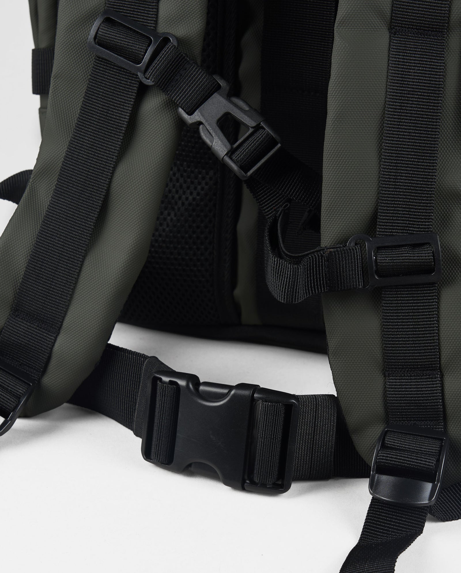 MOCHILA EXPANDIBLE VERDE MILITAR
