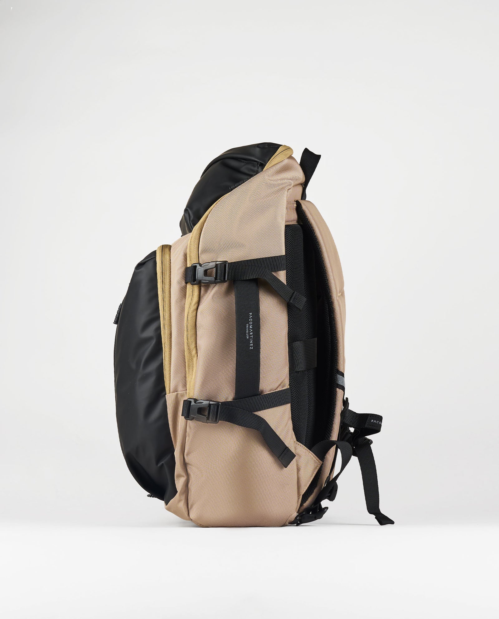 MOCHILA DE VIAJE MULTIBOLSILLOS BEIGE