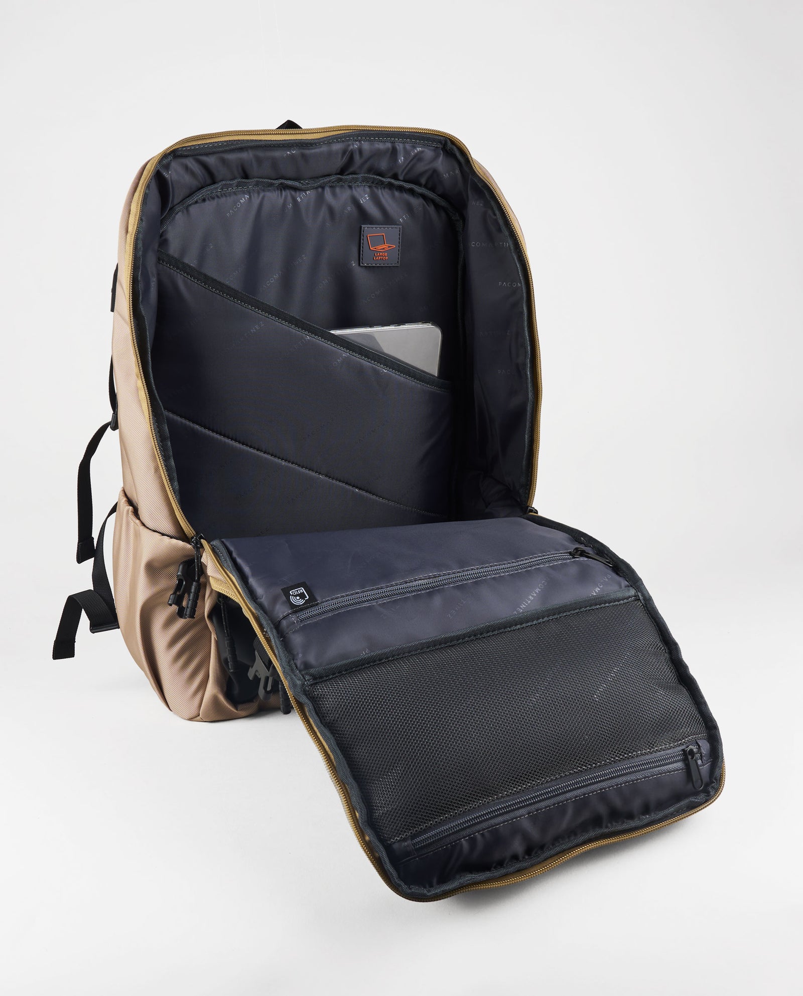 MOCHILA DE VIAJE MULTIBOLSILLOS BEIGE