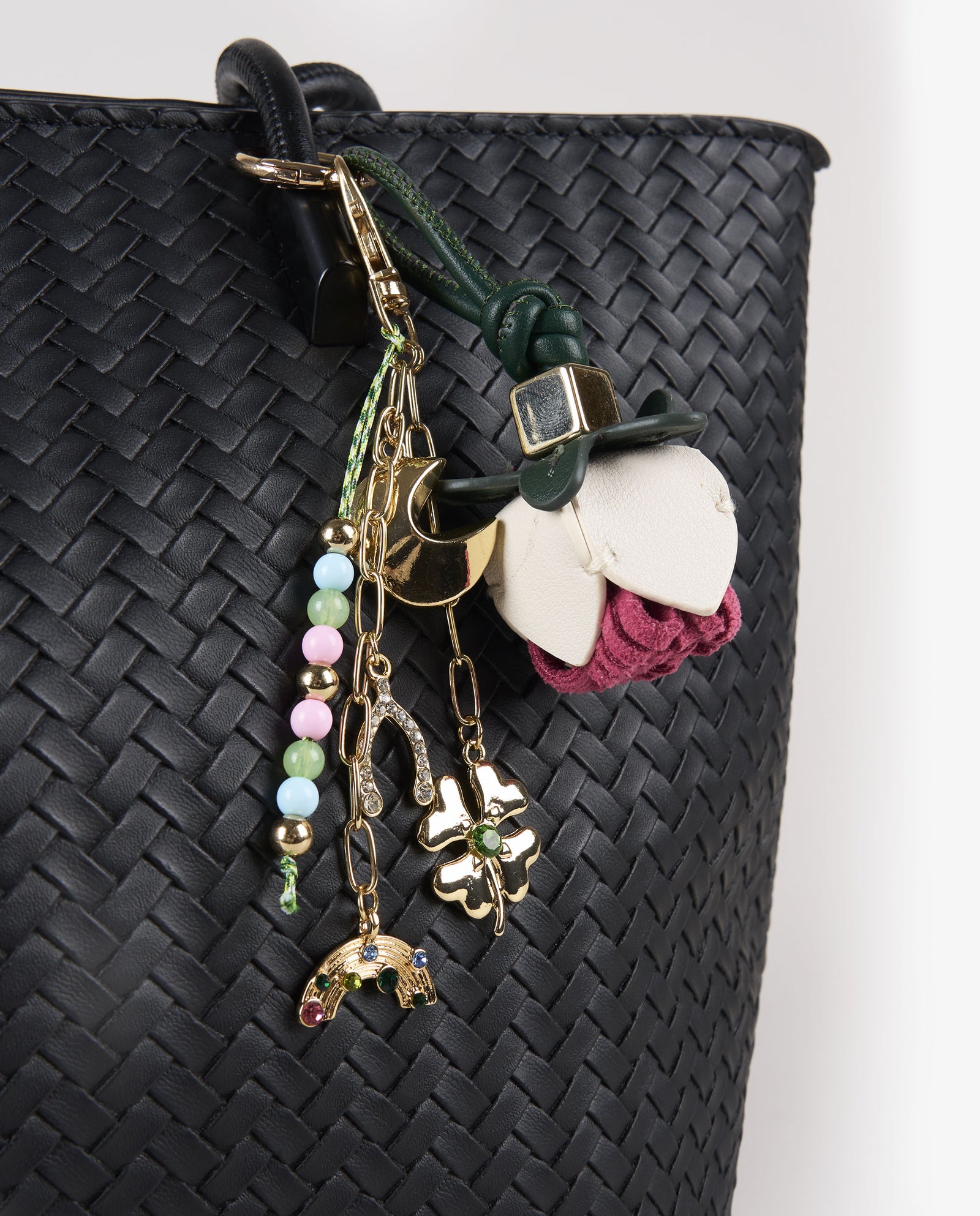LLAVERO CHARMS ORO