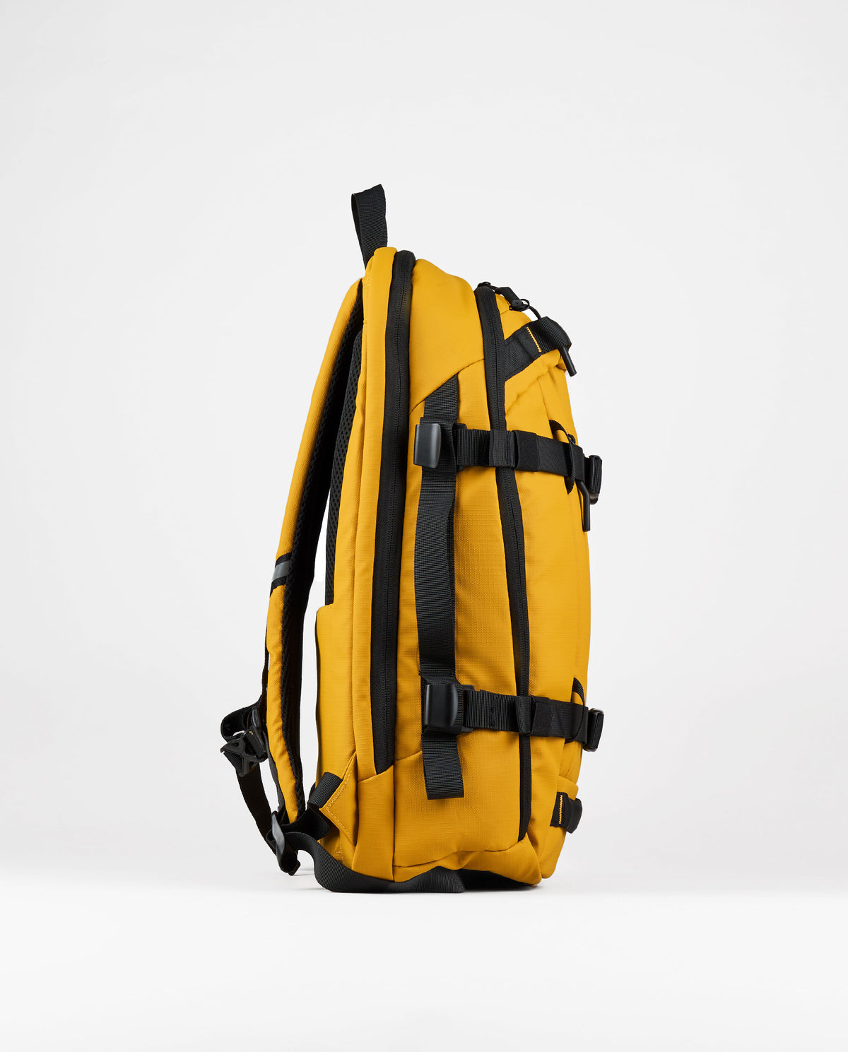 MOCHILA MOSTAZA