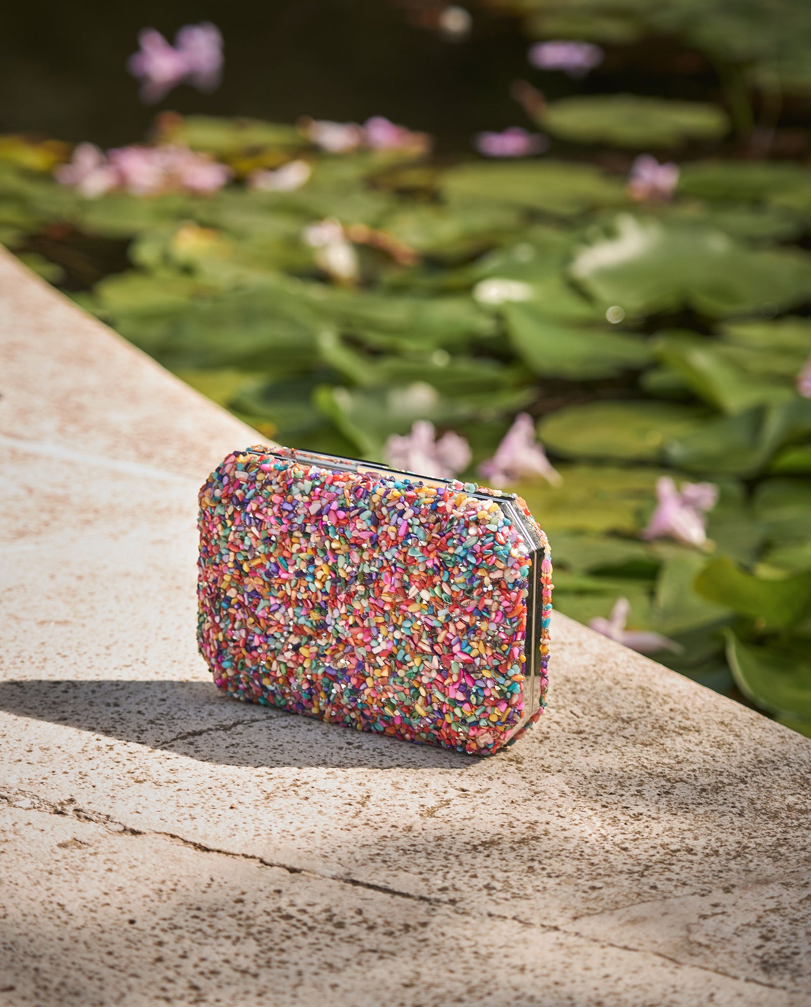 BOLSO CLUTCH PEDRERIA MULTICOLOR