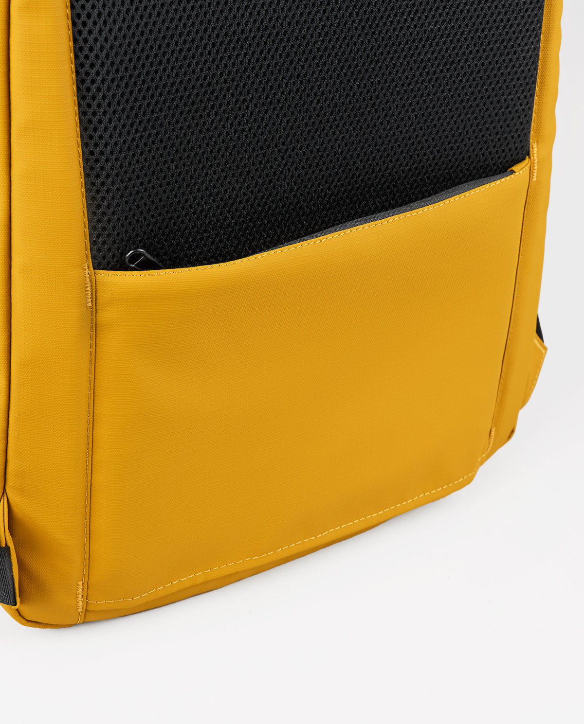 MOCHILA MOSTAZA