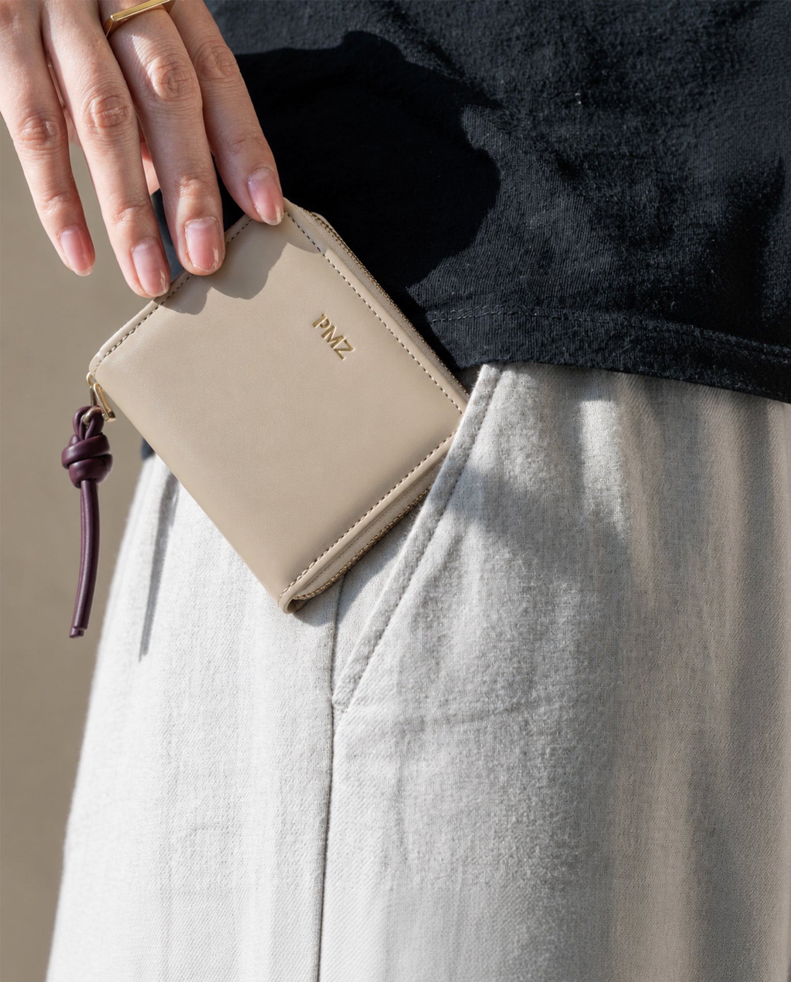 BILLETERA NUDO BEIGE