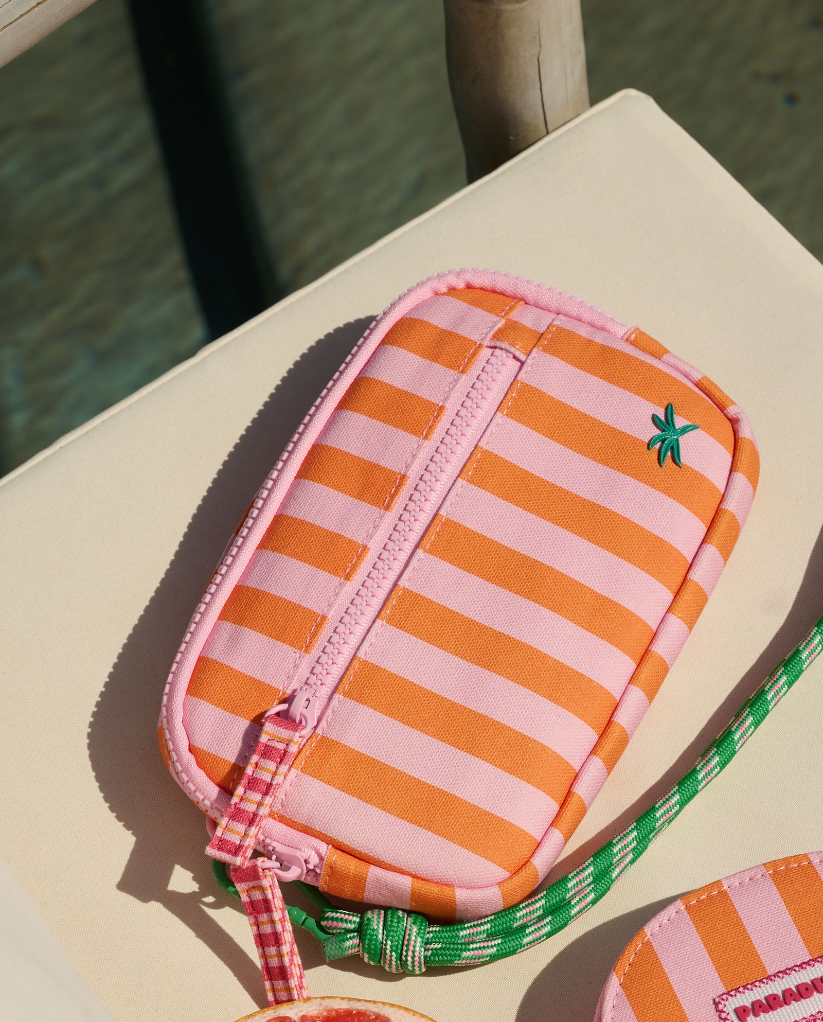 ESTUCHE CON CORDÓN NARANJA